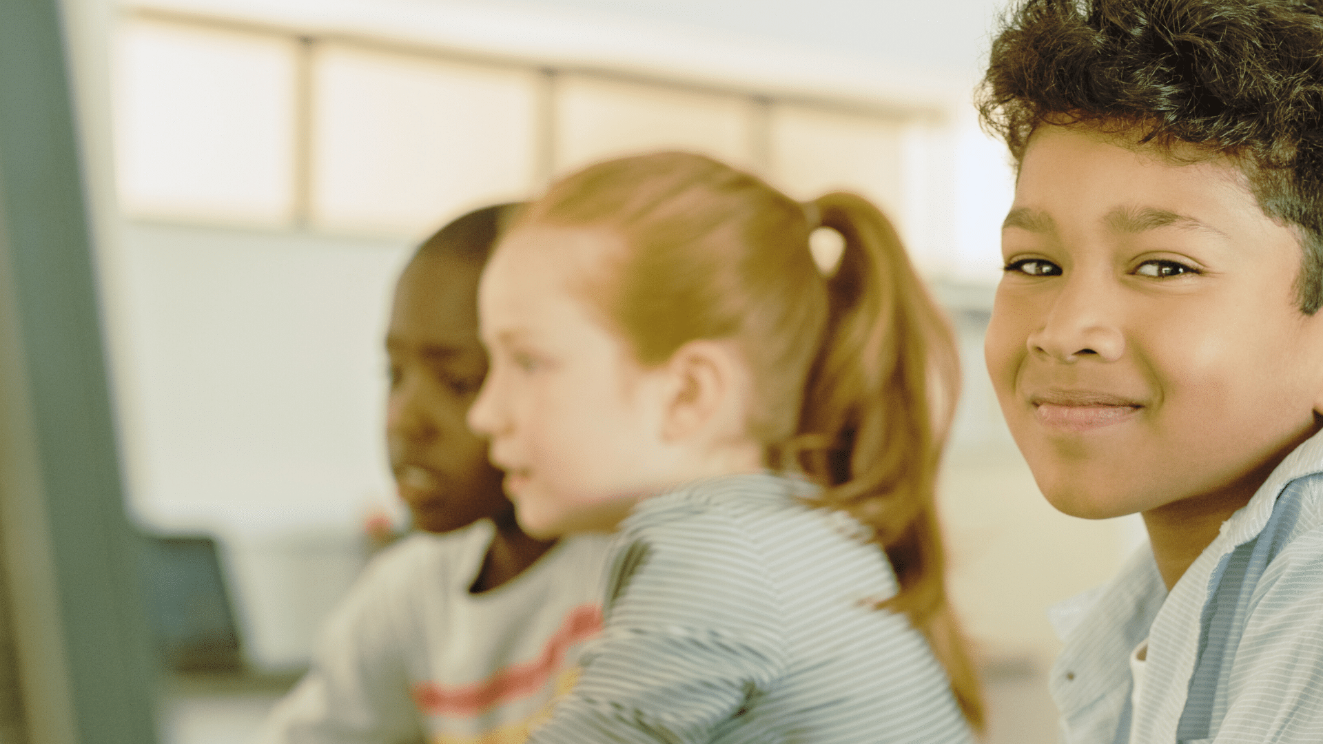 Lee más sobre el artículo Pantallas y niños: ¿Enemigas o aliadas en el aprendizaje?